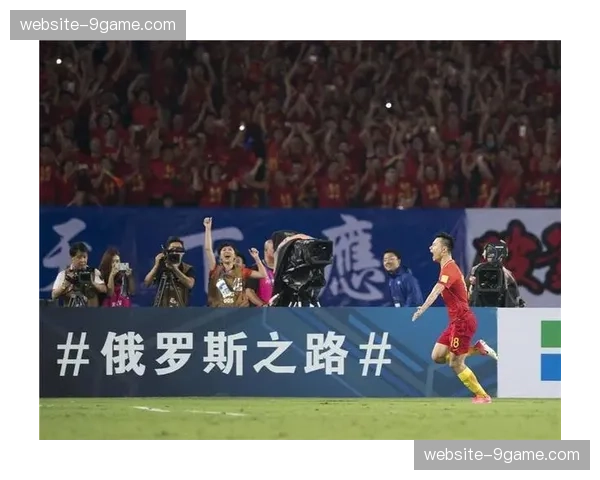 墨西哥队右后卫位置竞争激烈,阿劳霍的租借或将影响最终的世界杯名单。 墨西哥队右后卫位置竞争激烈,阿劳霍的租借或将影响最终的世界杯名单。